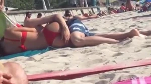 masturbating a girlfriend on the beach