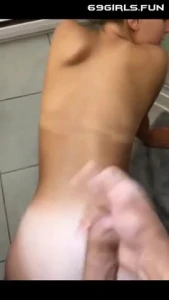 cumming on gf's back before she takes a shower