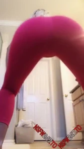 @lexis M0nroe taking off yoga pants 