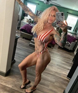 Blonde FBB Cammie shows off sexy muscles 