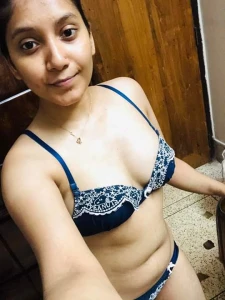 Indian Teen Few Nudes