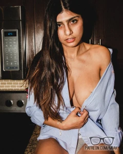 loose shirt mia khalifa 701373