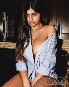 loose shirt mia khalifa 701374