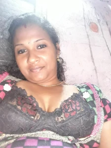 Tamil MILF Aunty 895667