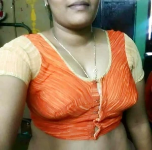 Tamil Beauty 01 896303