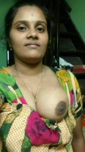 Tamil Beauty 01 896313