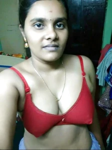 Tamil Beauty 01 896314