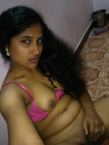 Tamil Beauty - Pink bra 896325