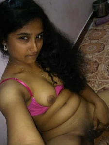 Tamil Beauty - Pink bra 896327