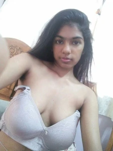 Dusky Lankan Tamil Beauty 1138569