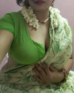 Horny Tamil MILF 01 1138619