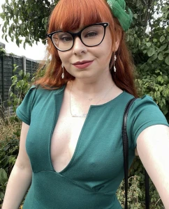 Nerdy redhead Instagram slut From UK 1488107