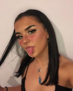 Chavvy teen wants cum tribute  2030834