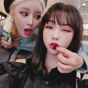 SeeA helping Yechan swallowing some cum (Pink Fantasy)