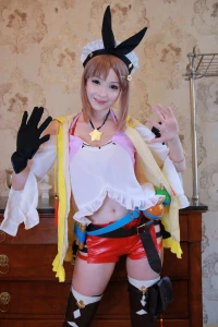 Atelier Ryza cosplay goes topless with big boobies