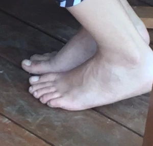 please cum tribute my sister in laws feet