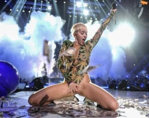 Miley cyrus pussy 2368045