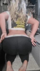 PAWG MILF Shakes Her Big Beautiful Ass