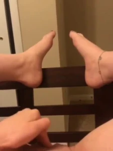 Brilyn fingering herself until her toes curl