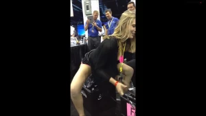 Candiecane riding a Sybian during a livestreram in public