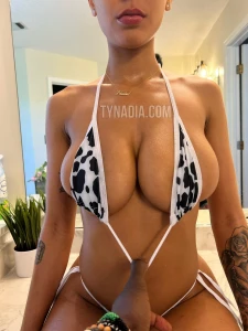 Big Titty Redbone 2947254