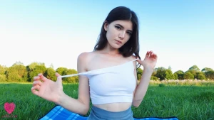 Picnic date with cutie turns sexual quickly 2958919