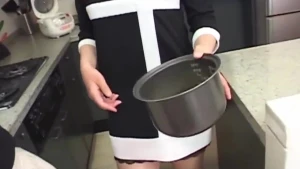 Japanese babes make golden rice おしっこが混じってご飯を作るお姉さんたち