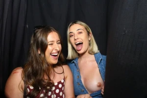 1 Boob Flash 2991538