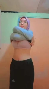 Sexy asian hijabi nerd tease for bf