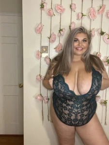 Busty BBW Curv11t@ttqu33n 3250981