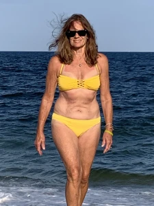 Sexy GILF Cynthia 3364190