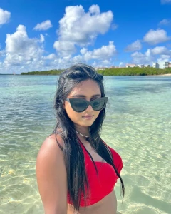 Jaw dropping Bengali in red bikini