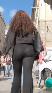 Candid leggings phat ass