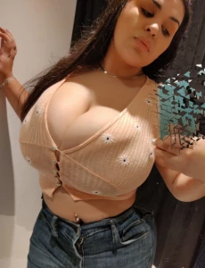 Busty L@tin@curves69 3398771