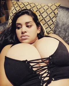 Busty L@tin@curves69 3398779