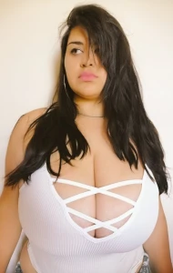 Busty L@tin@curves69 3398784