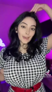 Busty italian streamer Shiftymine Onlyfans leak 3484391