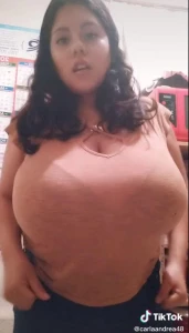 Busty C@rl@@ndre@48 3498364