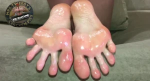 Angela Russian Feet Oily Soles And Spread Her Long Toes (PREVIEW)