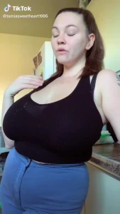 Busty T@m1@ 3524960