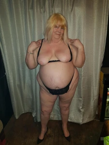 Tell me what you think of this saggy old slag. Would you fuck her? 3527448