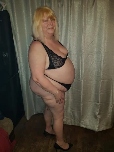 Tell me what you think of this saggy old slag. Would you fuck her? 3527449