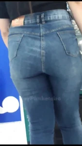 Candid Big Ass in Jeans