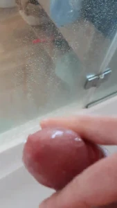 Sloppy jerkoff in the shower ...