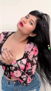 Neha Singh bigboob Indian Instagram girl braless and cleavage collection of videos 3579674