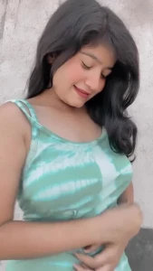 Neha Singh bigboob Indian Instagram girl braless and cleavage collection of videos 3579711