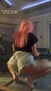 Big booty girl twerking 3626301