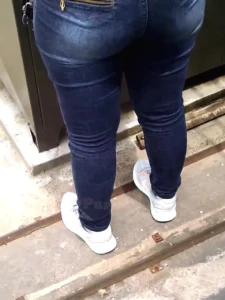 Candid Big Ass Coworker in Jeans