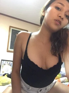 Asian slut showing what she&#039;s worth 3658582