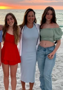 Moms + Daughters 3659353